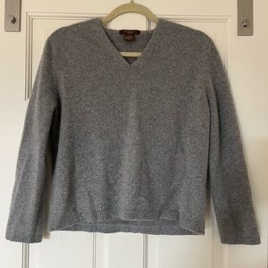 Grey 100% cashmere vneck sweater
